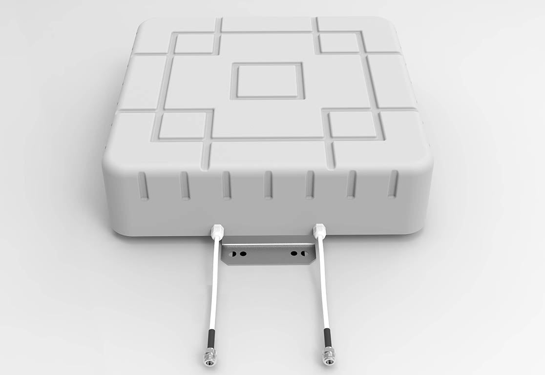 Elevator signal coverage antenna